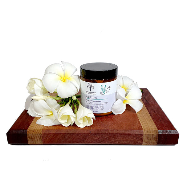 A natural blend made with wild harvested tea tree to buff away dead skin cells and purify your skin.